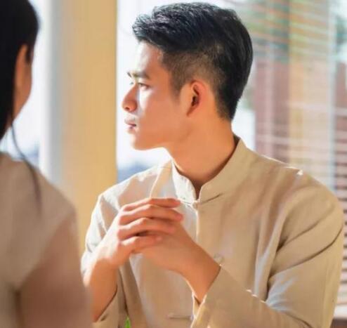 男人冷淡拖着不提分手