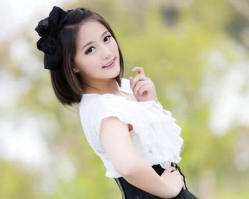 女友在酒吧跟别的男人暧昧