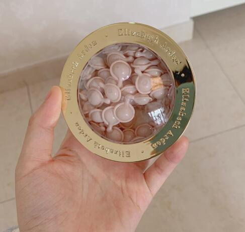 雅顿粉胶是精华吗