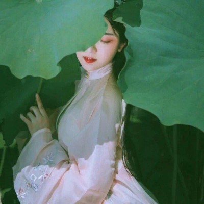 闺蜜和男朋友用情侣头像