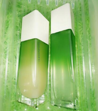美肌水和精华液先用哪个