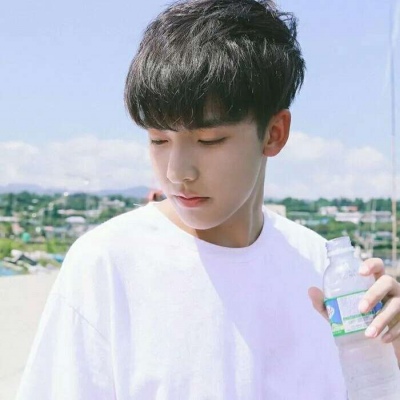 前男友朋友圈晒新女友还内涵我