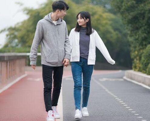 男生接吻为什么都喜欢伸舌头