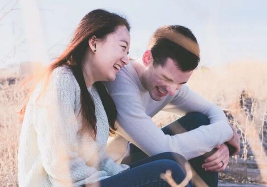 老婆和客户去唱歌