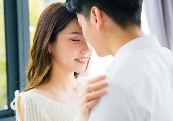 老婆和客户去唱歌