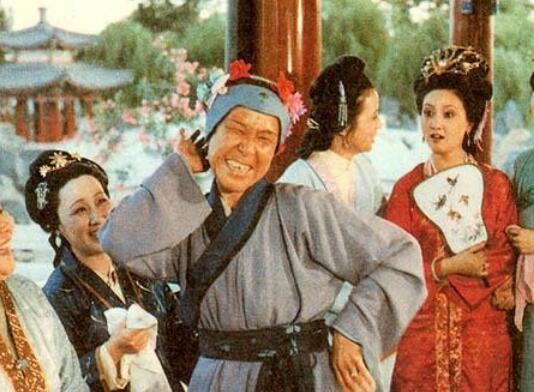 刘姥姥怎么知道薛宝钗是鬼