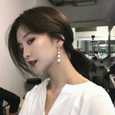 男朋友见到前任松开我的手