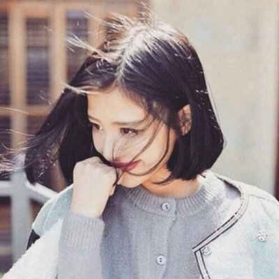 男朋友见到前任松开我的手