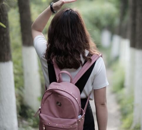 男友跟我交往着还去征婚