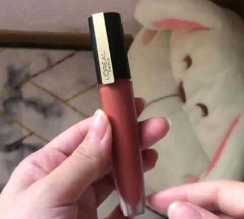 欧莱雅小钢笔129是什么颜色